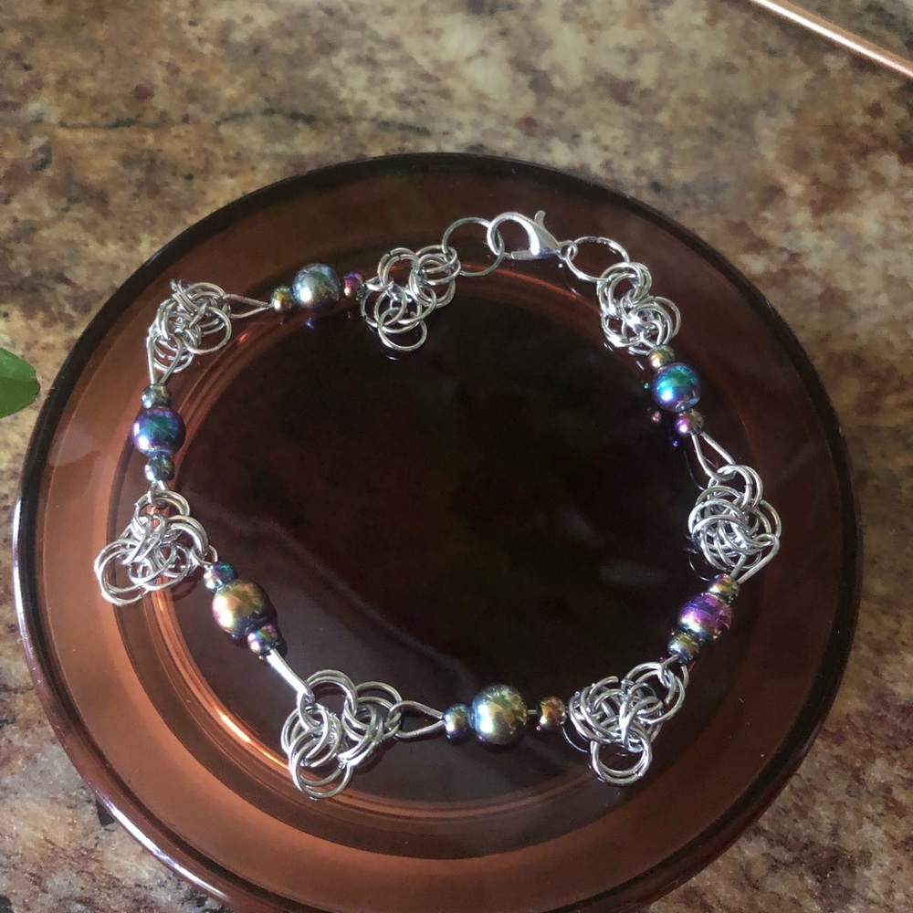 Multicolor Chainmaille Beaded Bracelet - Iridescent Pearlescent Beads